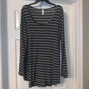 EUC LuLaRoe Sweater Lynnae XL